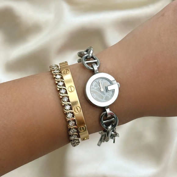 AUTHENTIC VINTAGE GUCCI SILVER CHAIN WATCH - Picture 1 of 7